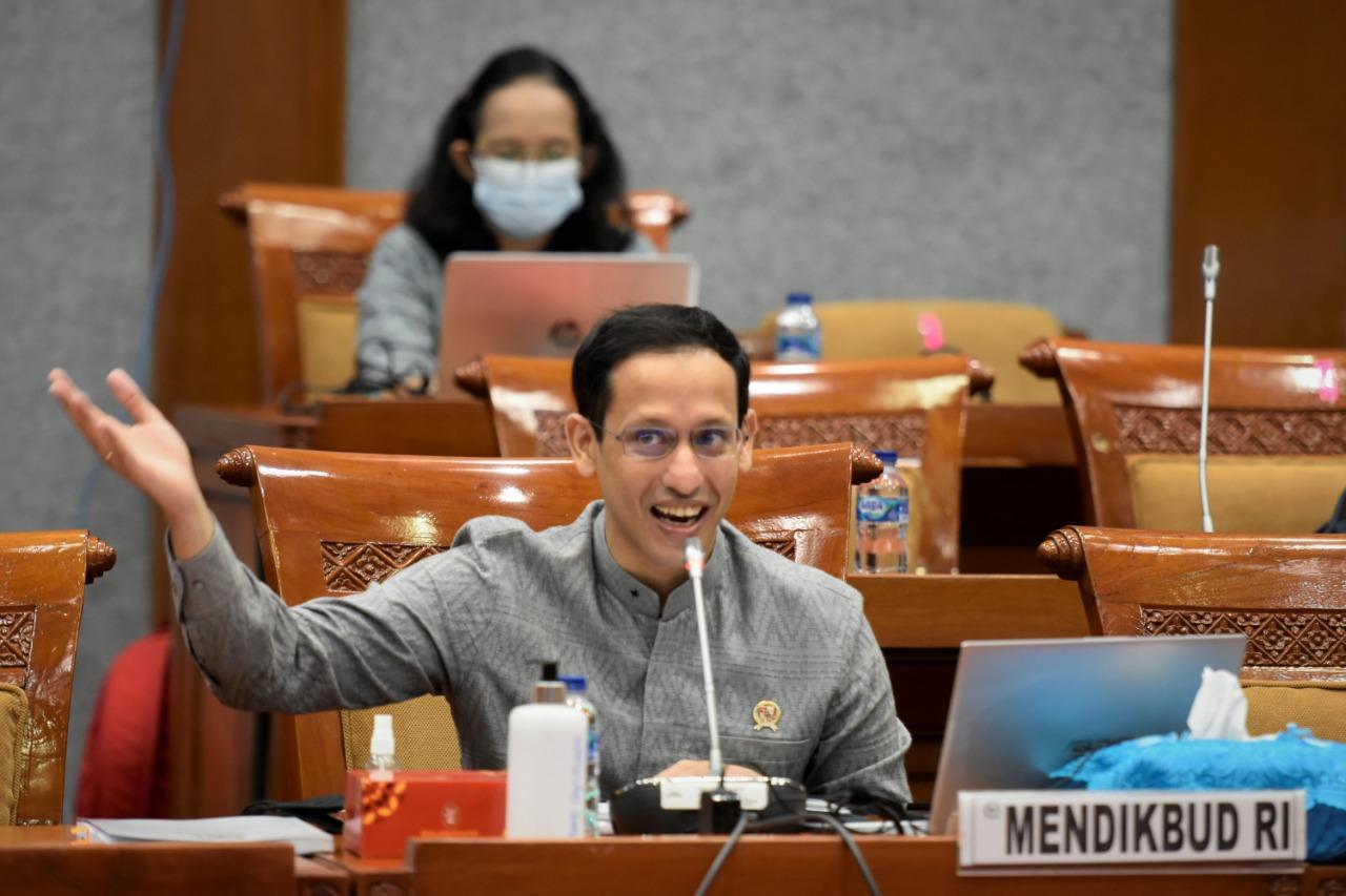 nadiem-makarim-saat-rapat-dengan-komisi-x-dpr-jakarta-kamis-2782020.jpg