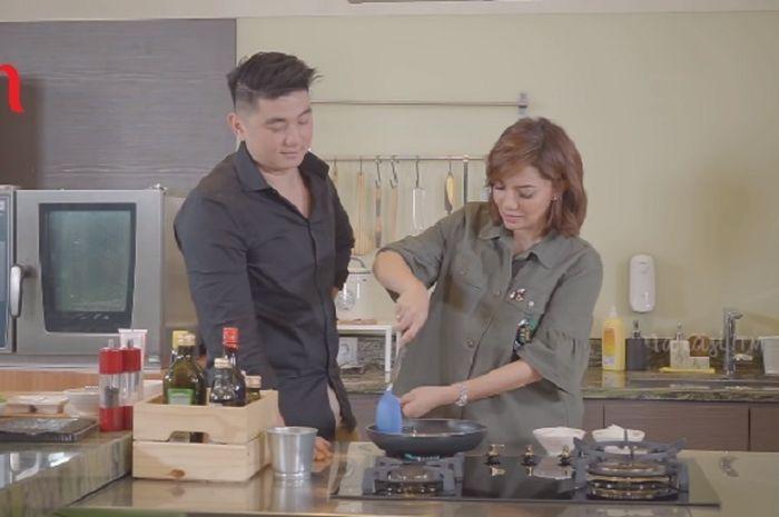 najwa-shihab-belajar-masak-dari-chef-arnold.jpg