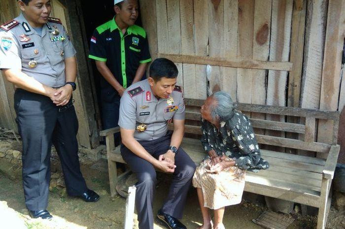 nenek-100-tahun-di-gunungkidul-ini-tinggal-sendirian-di-gubuknya.jpg