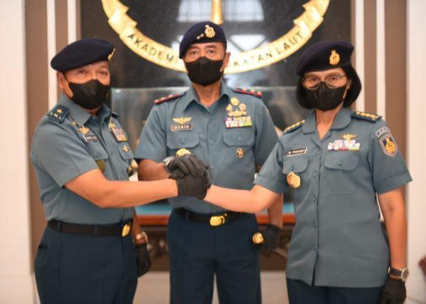ni-ketut-prabhawati-kini-menyandang-pangkat-laksma-tni.jpg