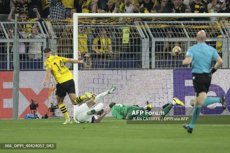 Niclas Fullkrug dari Dortmund mencetak golnya selama pertandingan sepak bola leg pertama Liga Champions UEFA, Semi-final, antara Borussia Dortmund (BVB) dan Paris Saint-Germain (PSG) pada 1 Mei 2024 di Signal Iduna Park di Dortmund, Jerman - Foto Jean Catuffe / DPPI