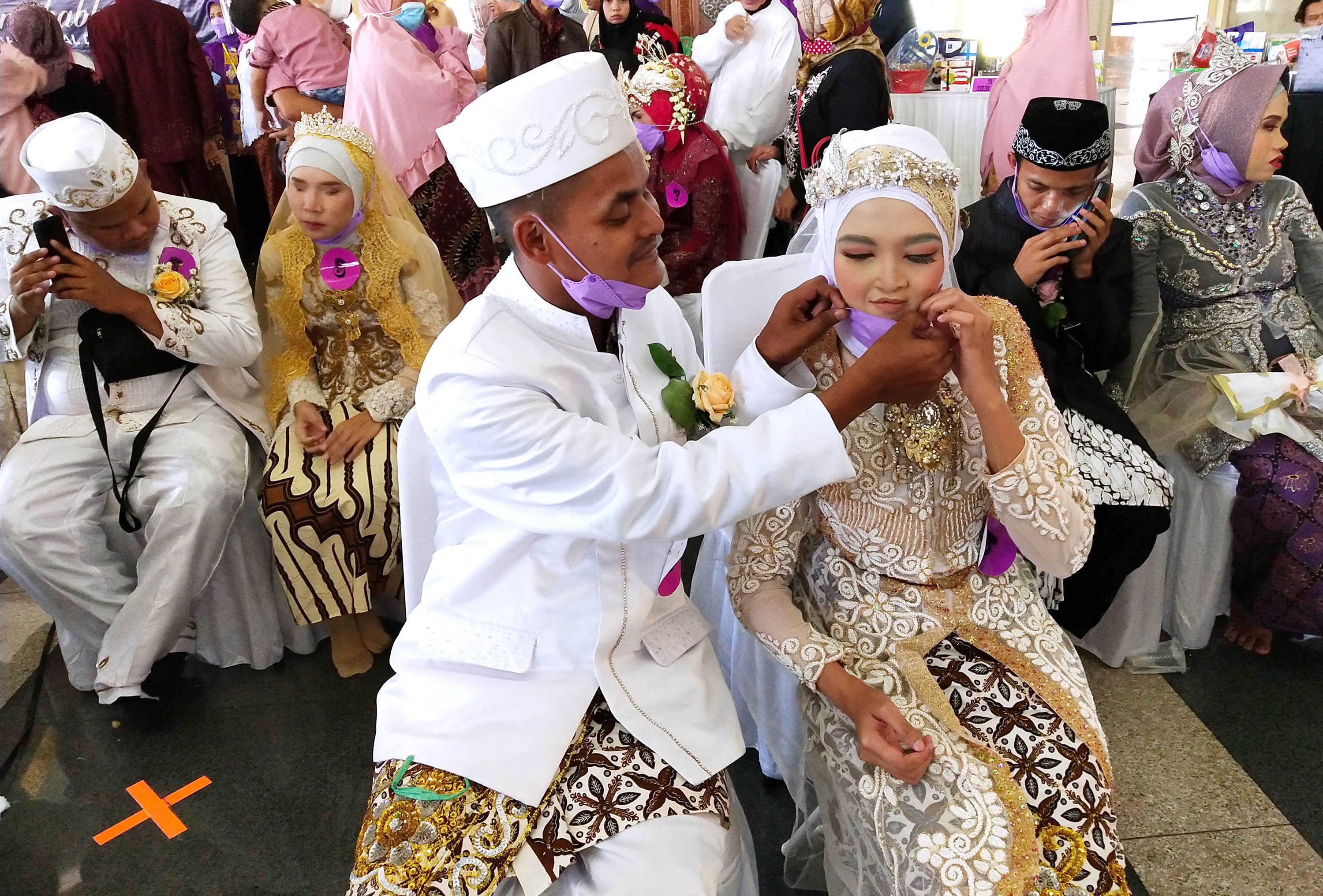 nikah-massal-pasangan-difabel_20211202_144152.jpg