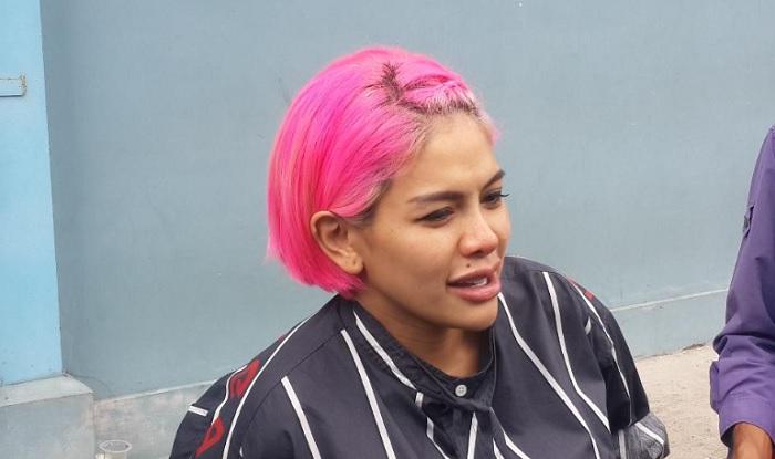 nikita-mirzani-ganti-warna-rambut.jpg