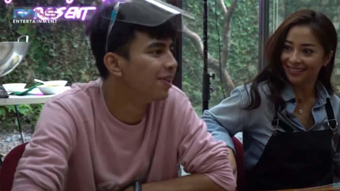 Terkejut Lihat Sahabatnya Digoda Dimas, Nikita Willy Pelototi Kembaran Raffi Ahmad