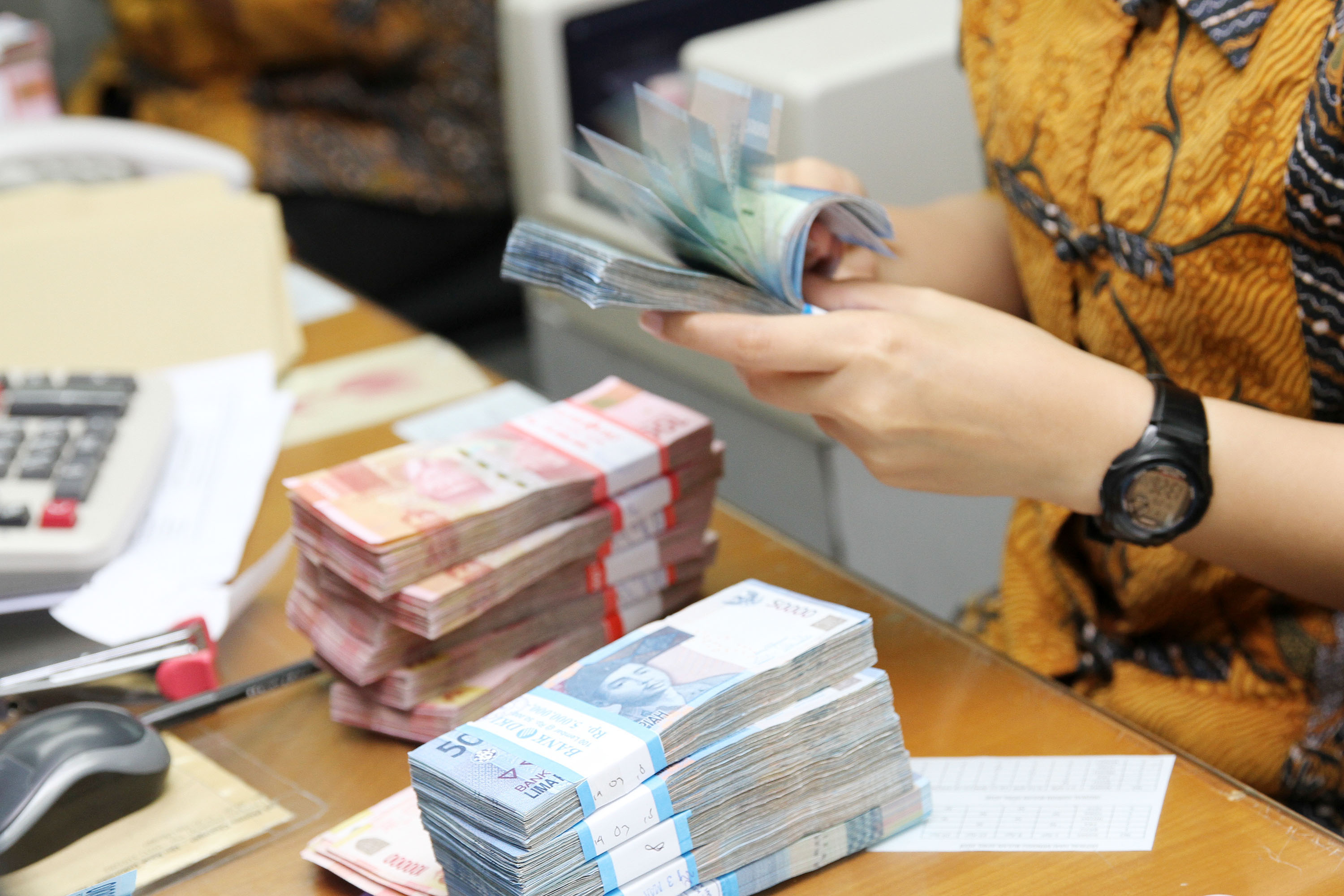 nilai-tukar-rupiah-menguat_20180424_181206.jpg