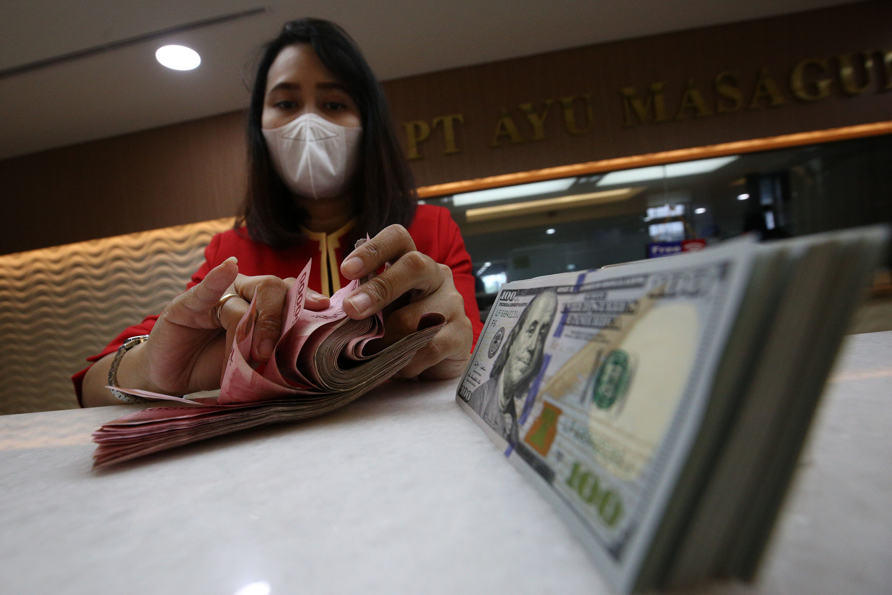 nilai-tukar-rupiah-menguat_20211014_175958.jpg