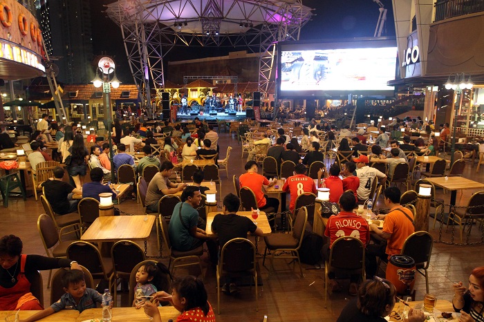 nobar-chelsea-vs-liverpool_20150512_160706.jpg