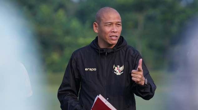 nova-arianto-saat-memimpin-latihan-timnas-indonesia-u-16-di-yogyakarta.jpg