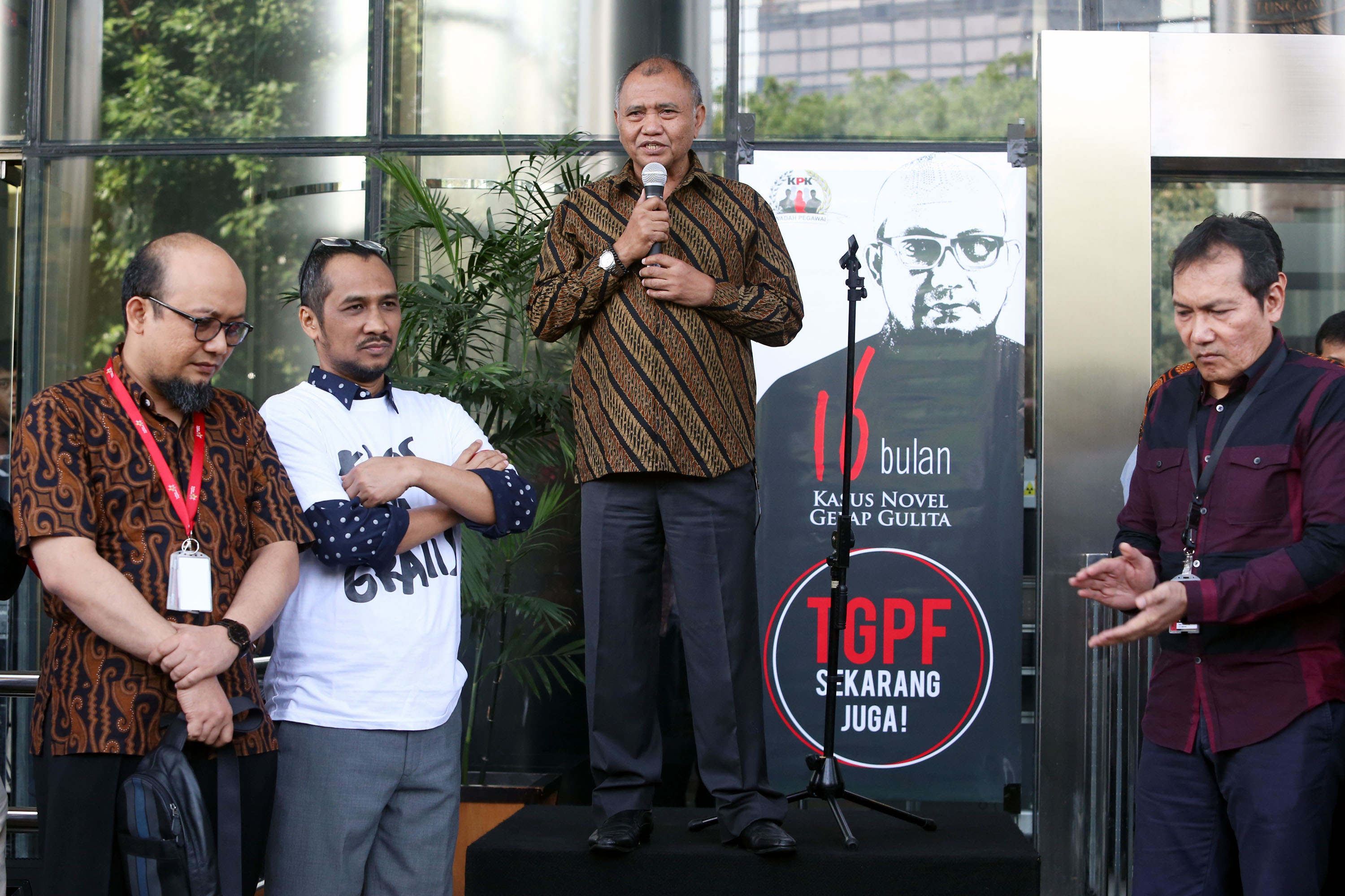 novel-baswedan-kembali-bekerja_20180727_155938.jpg