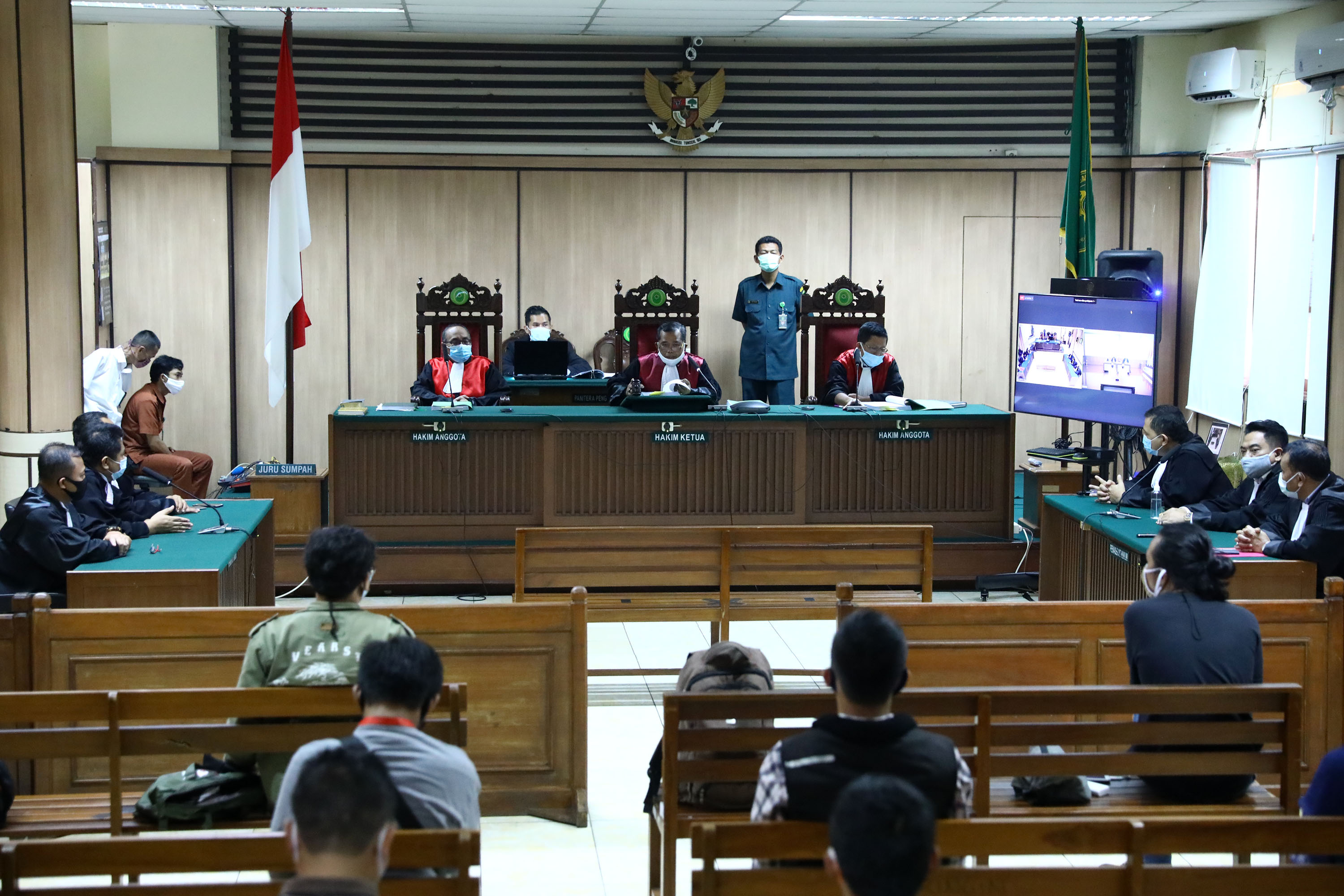 novel-baswedan-tak-hadiri-sidang-vonis-penyiraman-air-keras_20200716_185015.jpg