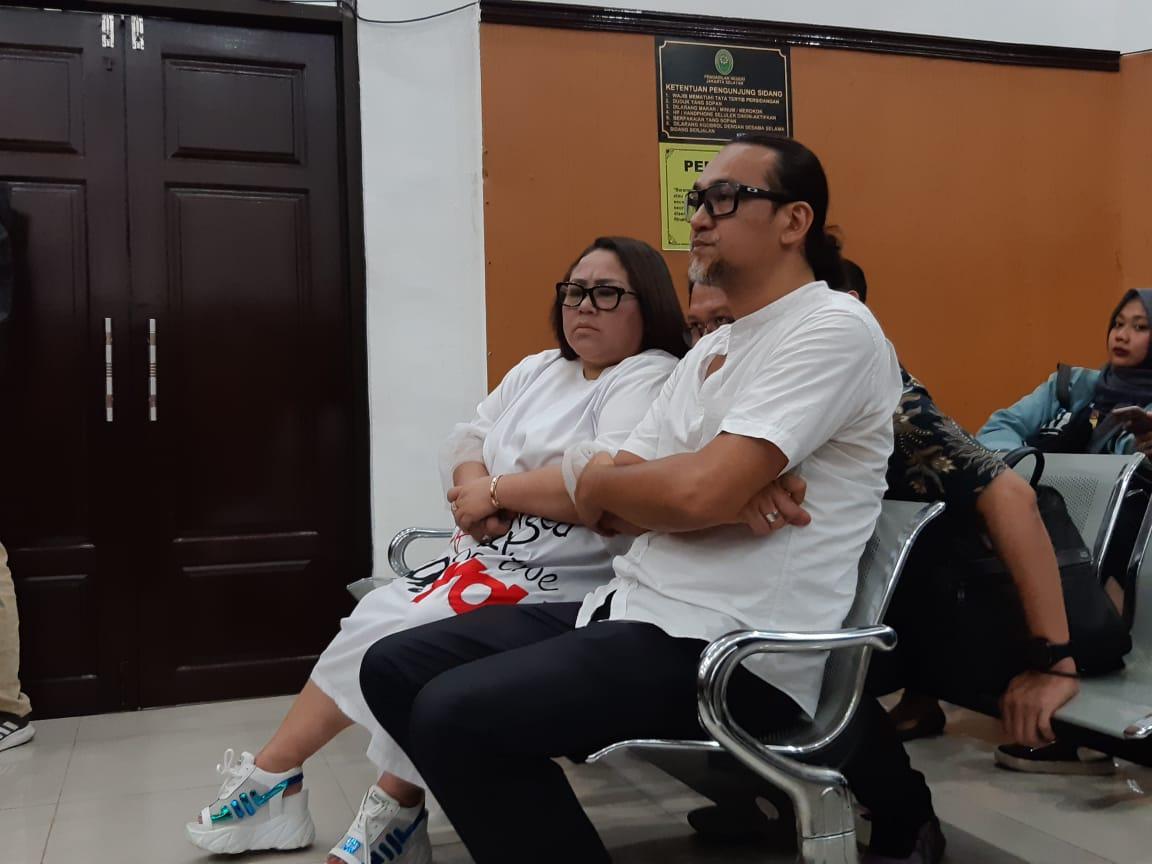 nunung-dan-suaminya-di-muka-sidang.jpg