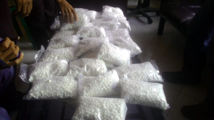 obat-daftar-g-atau-somadril-diamankan_1_20160406_124139.jpg