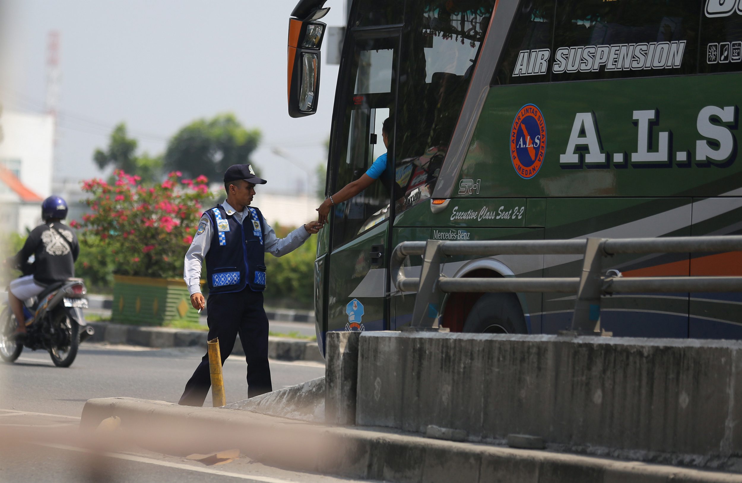 oknum-dishub-lakukan-pungli-di-medan_20150522_172523.jpg