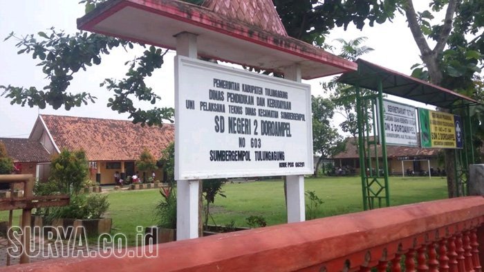 oknum-guru-acungkan-arit-dan-ancam-akan-bacok-peserta-didik_20171205_125005.jpg