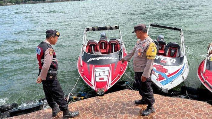 olah-tkp-kecelakaan-yang-melibatkan-dua-speedboat-di-telaga-sarangan.jpg