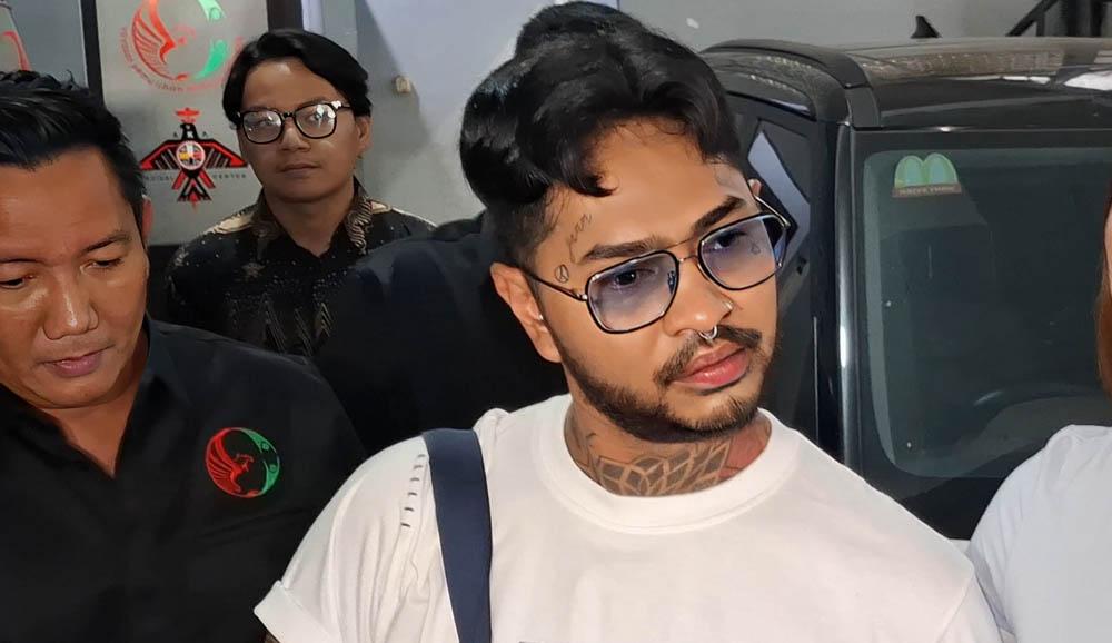 Klarifikasi Onadio Leonardo Soal Video Viral Pakai Kolor Tanpa Sandal ke Minimarket