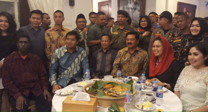 open-house-di-rumah-maruarar-sirait_20171226_083222.jpg