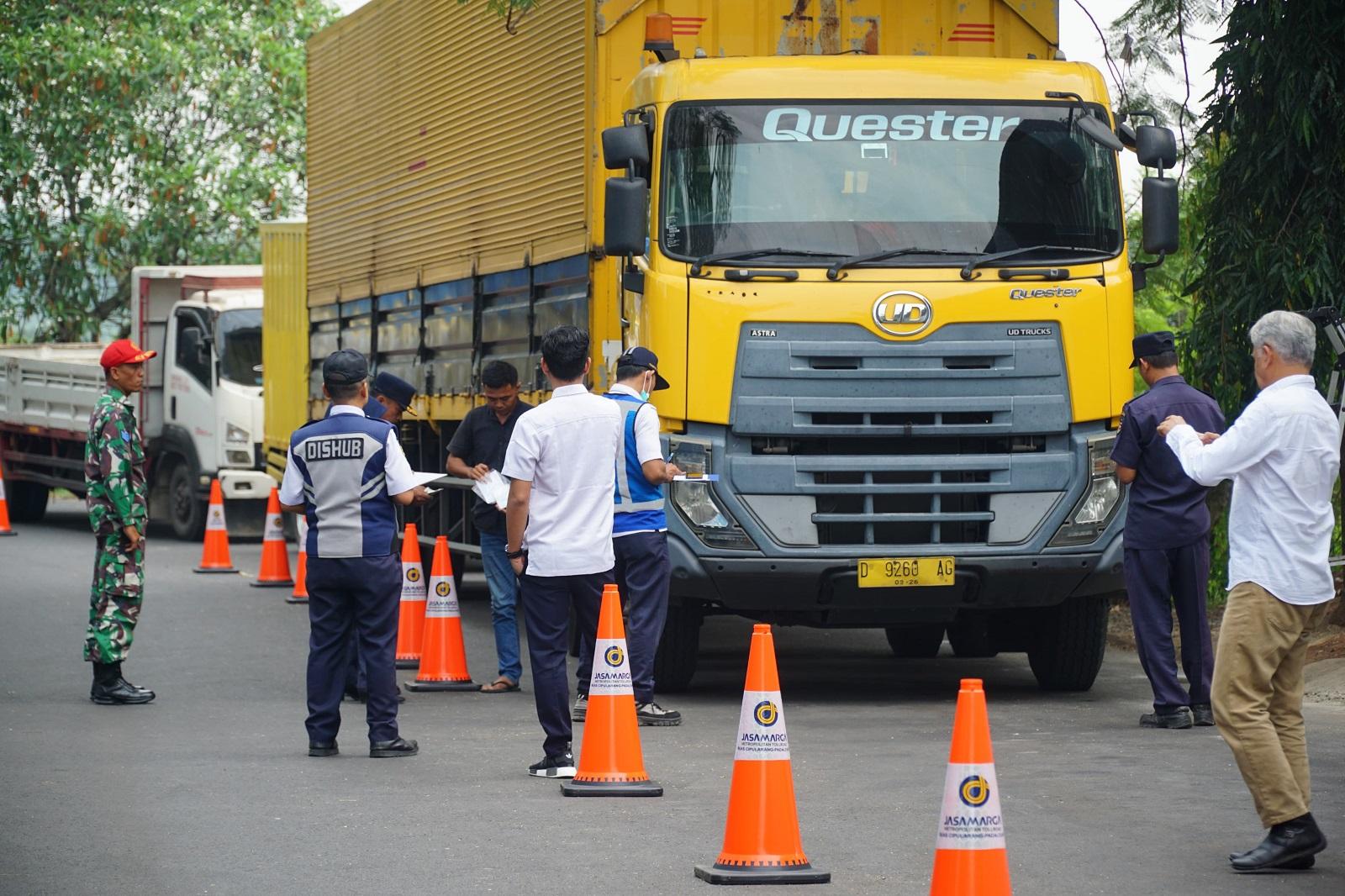operasi-truk-odol-tol-cipularang.jpg