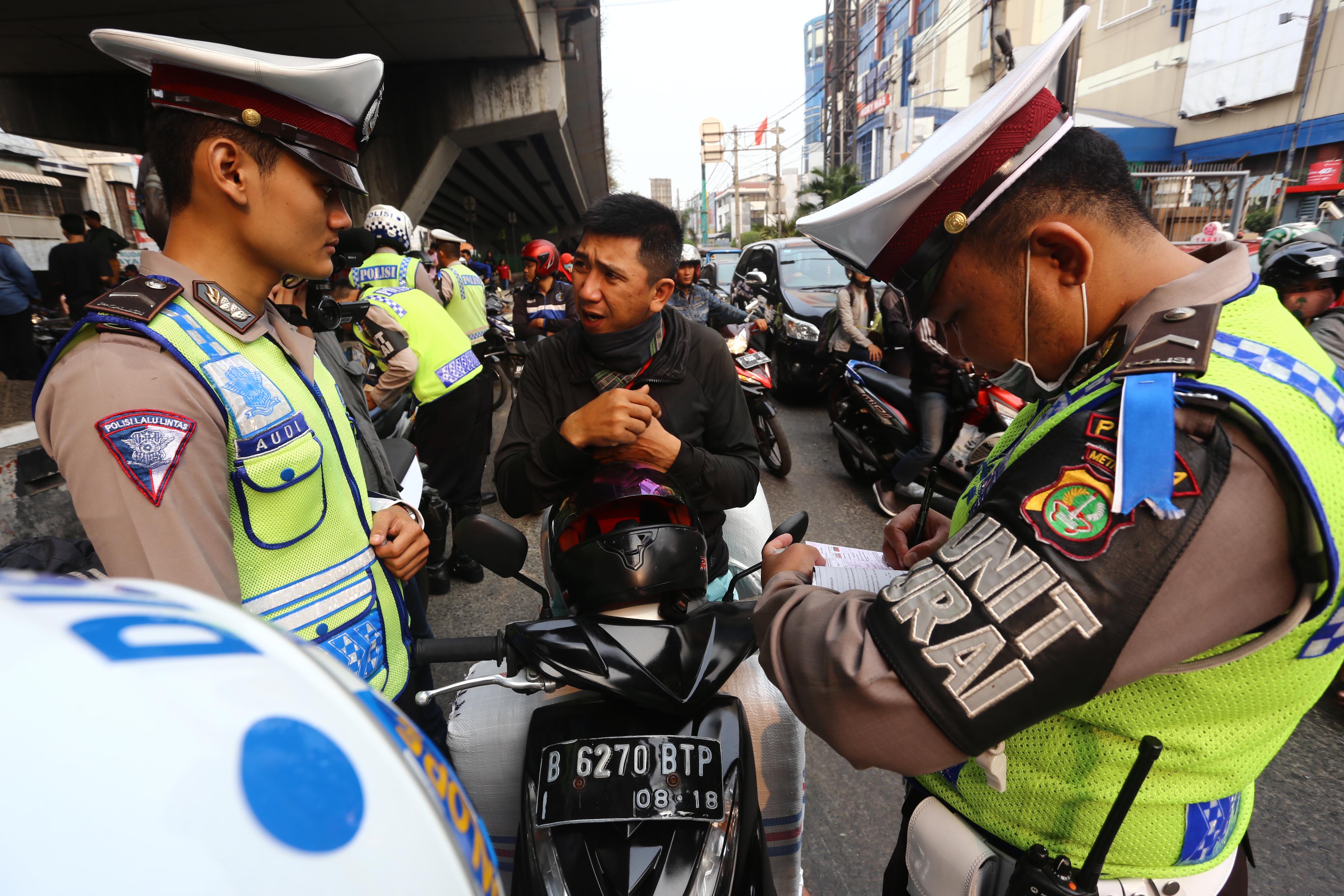operasi-zebra-polda-metro-2015_20151024_231136.jpg