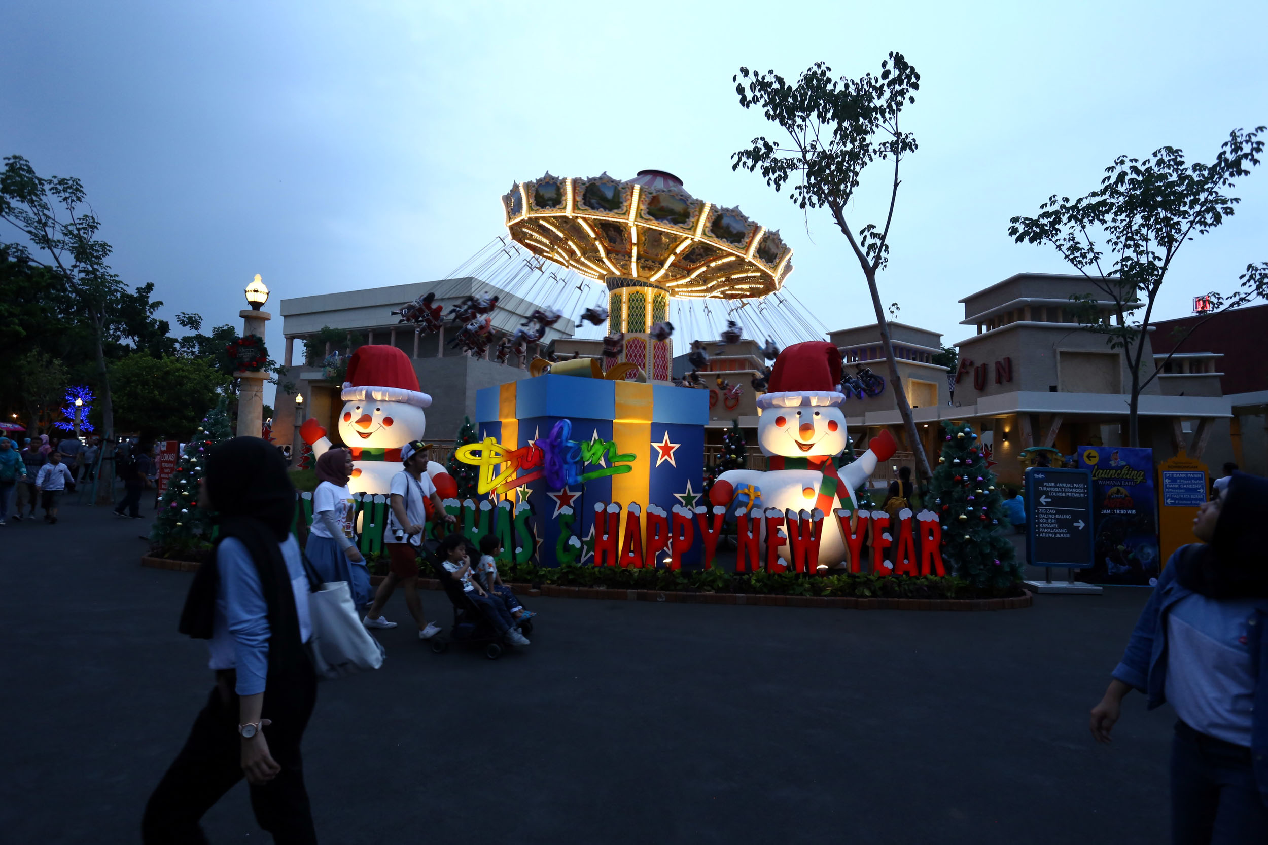 ornamen-natal-dan-tahun-baru-di-dufan_20191223_192728.jpg