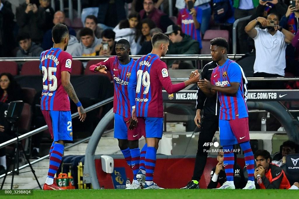 ousmane-dembele-2l-dan-pemain-tengah-barcelona-spanyol-ansu-fati.jpg