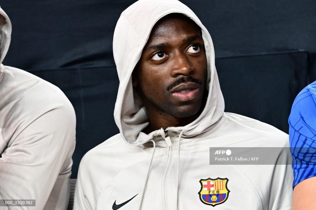 Gelandang Barcelona asal Prancis Ousmane Dembele menatap jelang pertandingan sepak bola persahabatan pramusim antara AC Milan dan FC Barcelona, ??di Stadion Allegiant di Las Vegas, Nevada, pada 1 Agustus 2023.