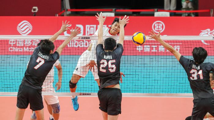outside-hitter-timnas-voli-putra-indonesia-farhan-halim-tengah-jersey-putih-ketika.jpg