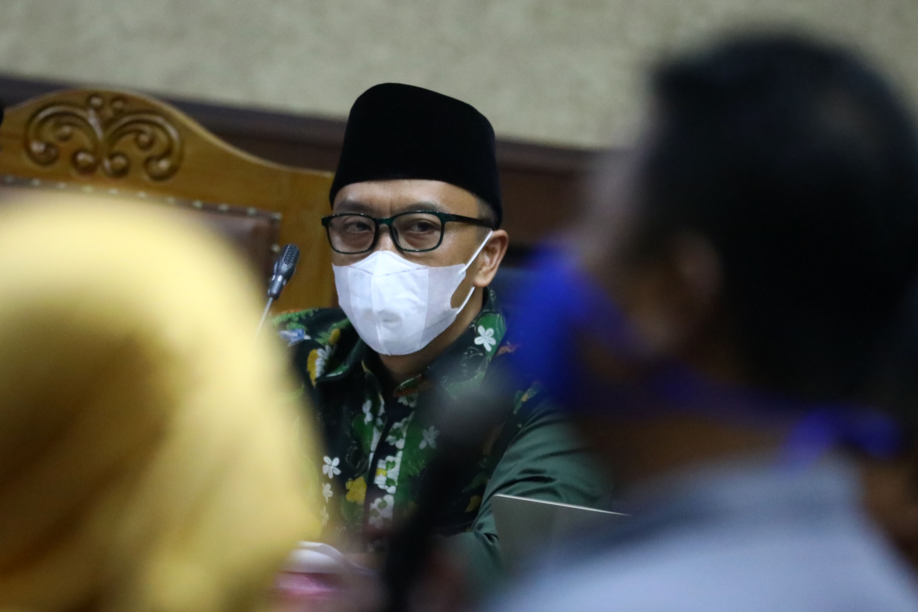 pakai-masker-imam-nahrawi-jalani-sidang-lanjutan-kasusnya_20200318_173247.jpg