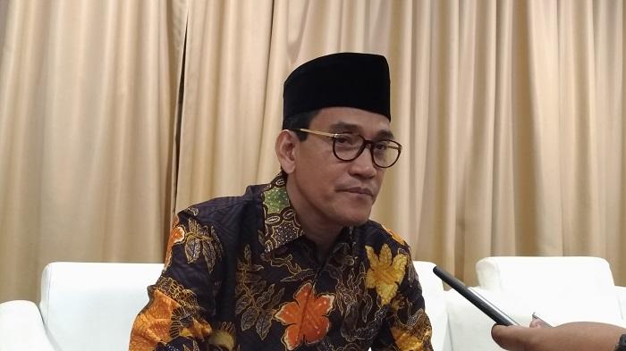 pakar-hukum-tata-negara-refly-harun-dalam-diskusi.jpg