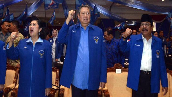 pakde-karwo-sby-dan-ibu-ani_20151015_101454.jpg