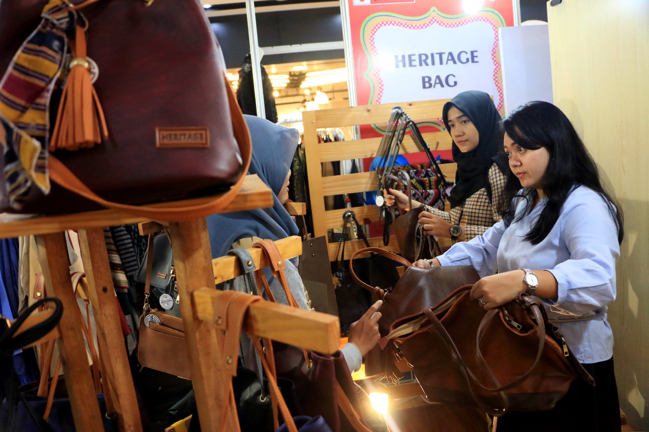 Tarif AS Naik, Rupiah Melemah, Sektor Padat Karya Terancam Runtuh