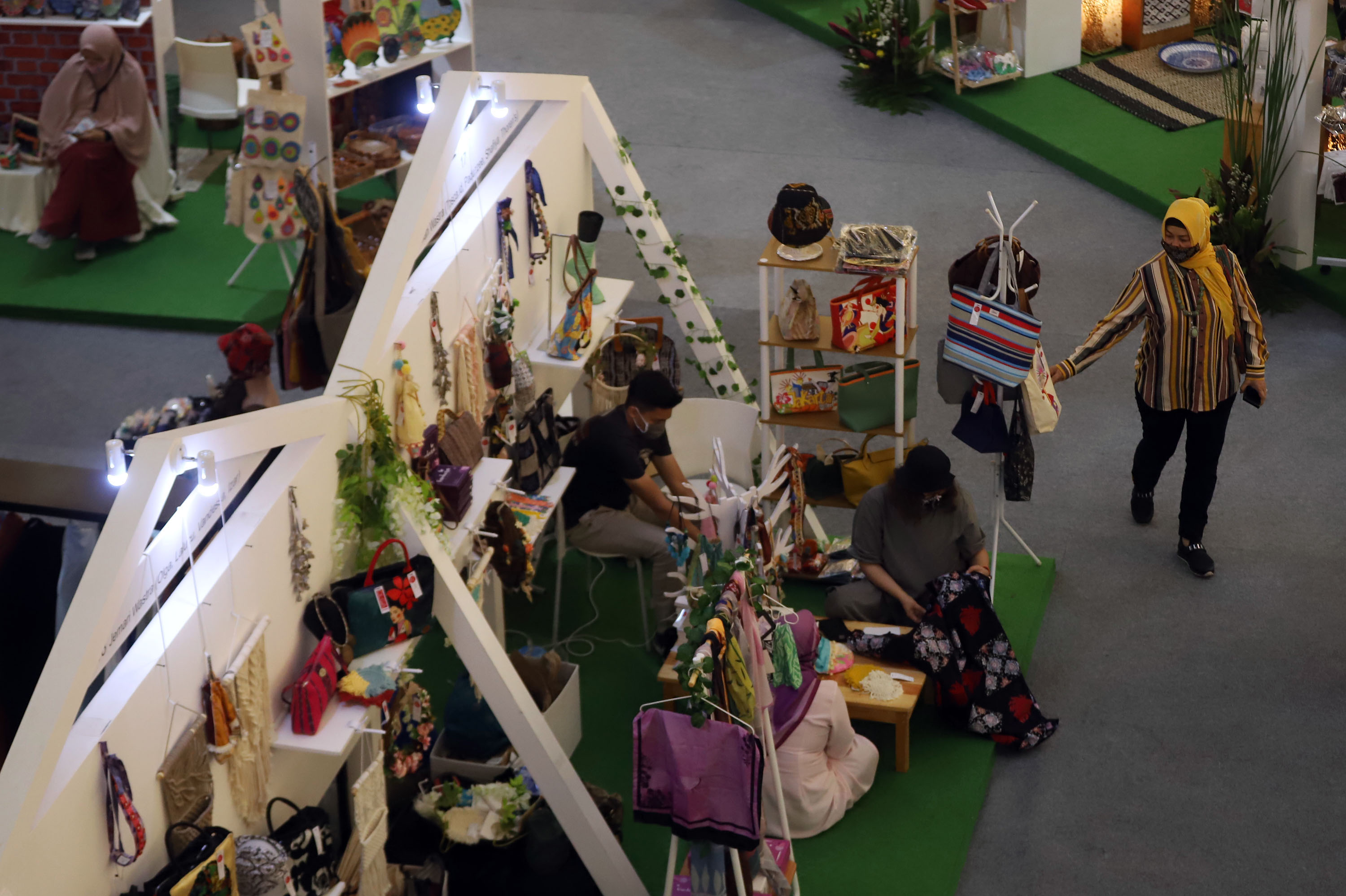 pameran-umkm-di-tengah-pandemi-covid-19_20201119_204722.jpg