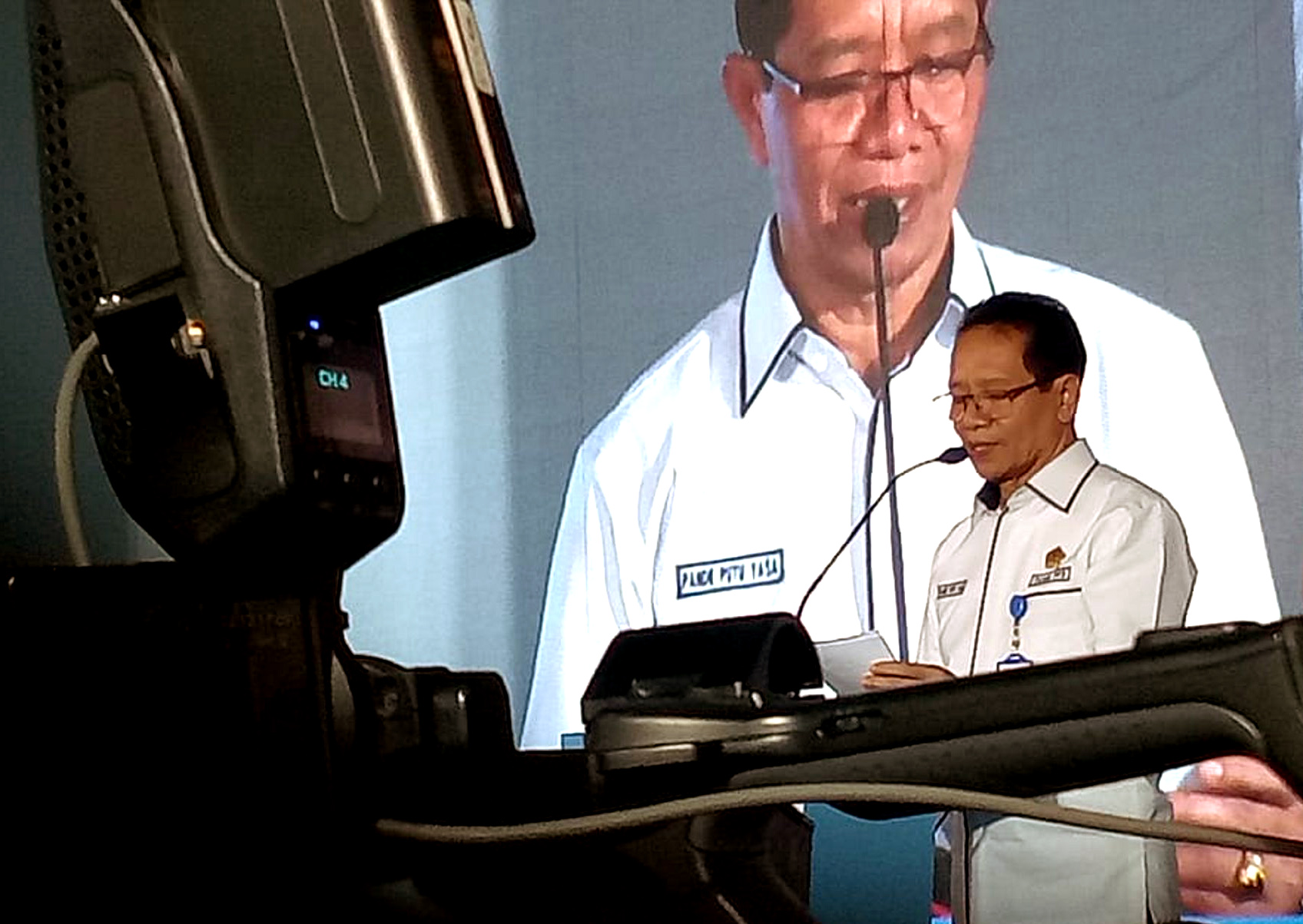 pande-putu-kenalkan-seragam-baru-karyawan-perum-ppd_20190723_090115.jpg
