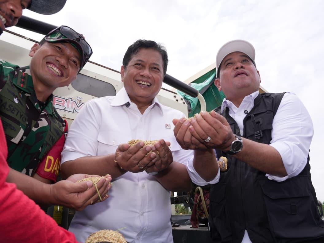 panen-raya-padi-di-Telang.jpg