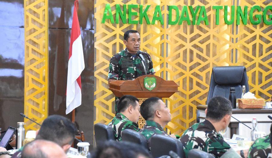 pangdam-jaya-mayjen-tni-mohamad-hasan-buka-rapim-kodam-jaya-2024.jpg