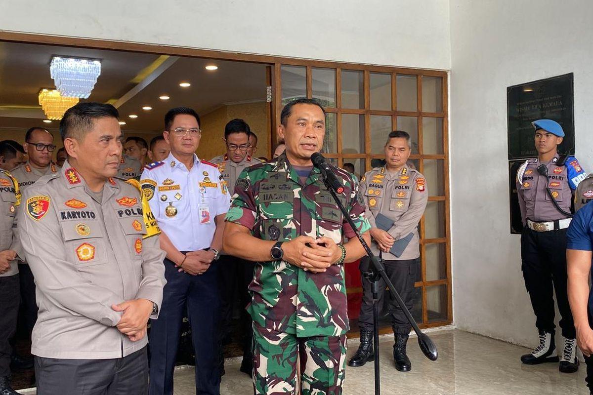 pangdam-jaya-mayor-jenderal-tni-mohamad-hasan-didampingi-kapolda-metro-jaya-irjen-karyoto.jpg