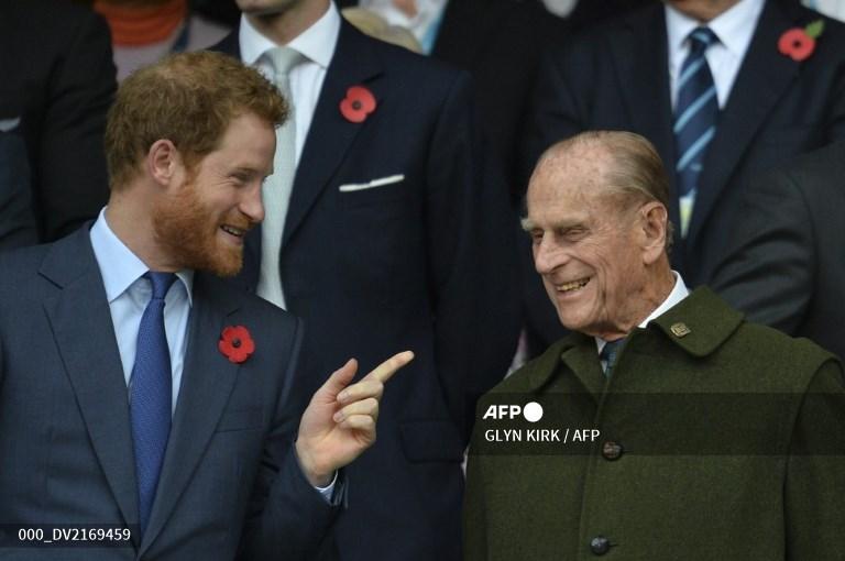 pangeran-harry-dan-pangeran-philip-31-oktober-2015.jpg