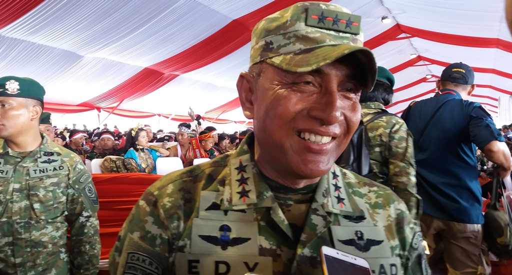 panglima-komando-cadangan_20171005_174916.jpg
