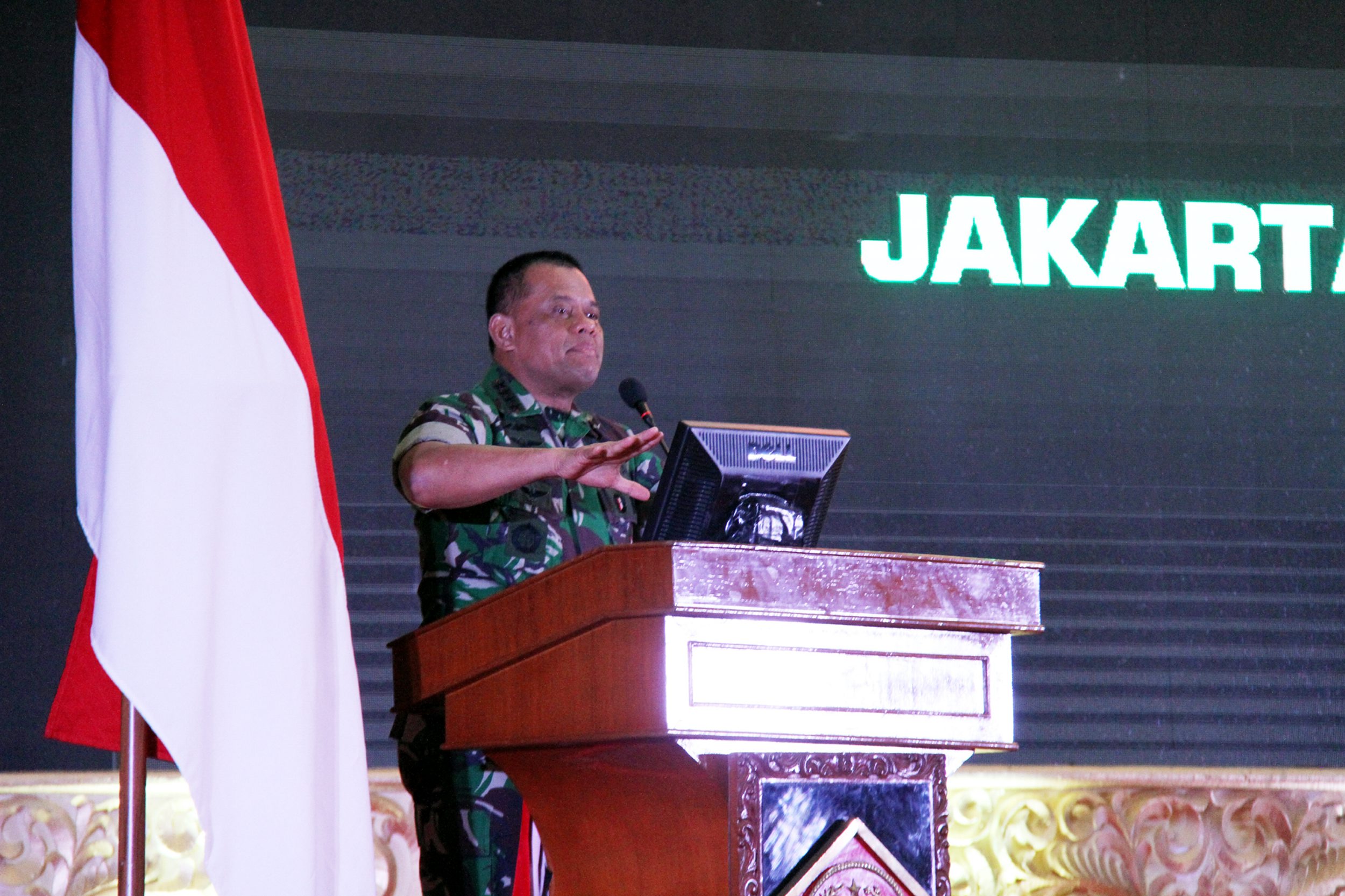 panglima-tni-ditengah-peserta-wisata-nusantara-bersatu_20171005_104639.jpg