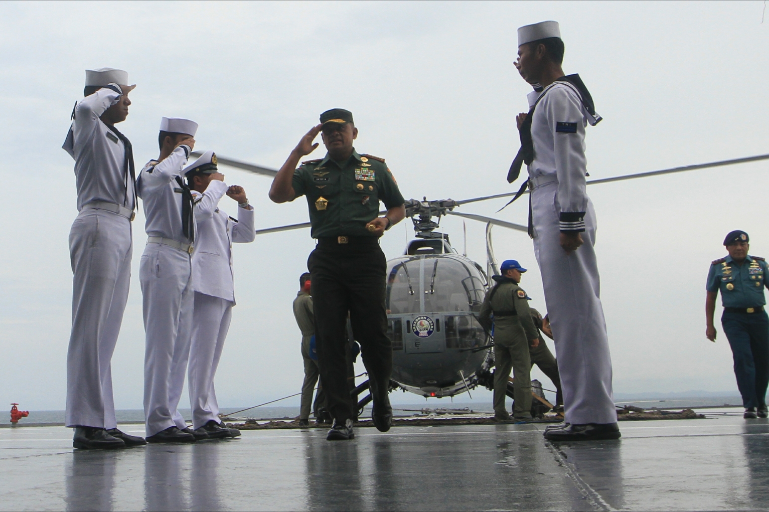 panglima-tni-gunakan-helikopter-bolco-hadiri-sail-journalist_20160209_134208.jpg