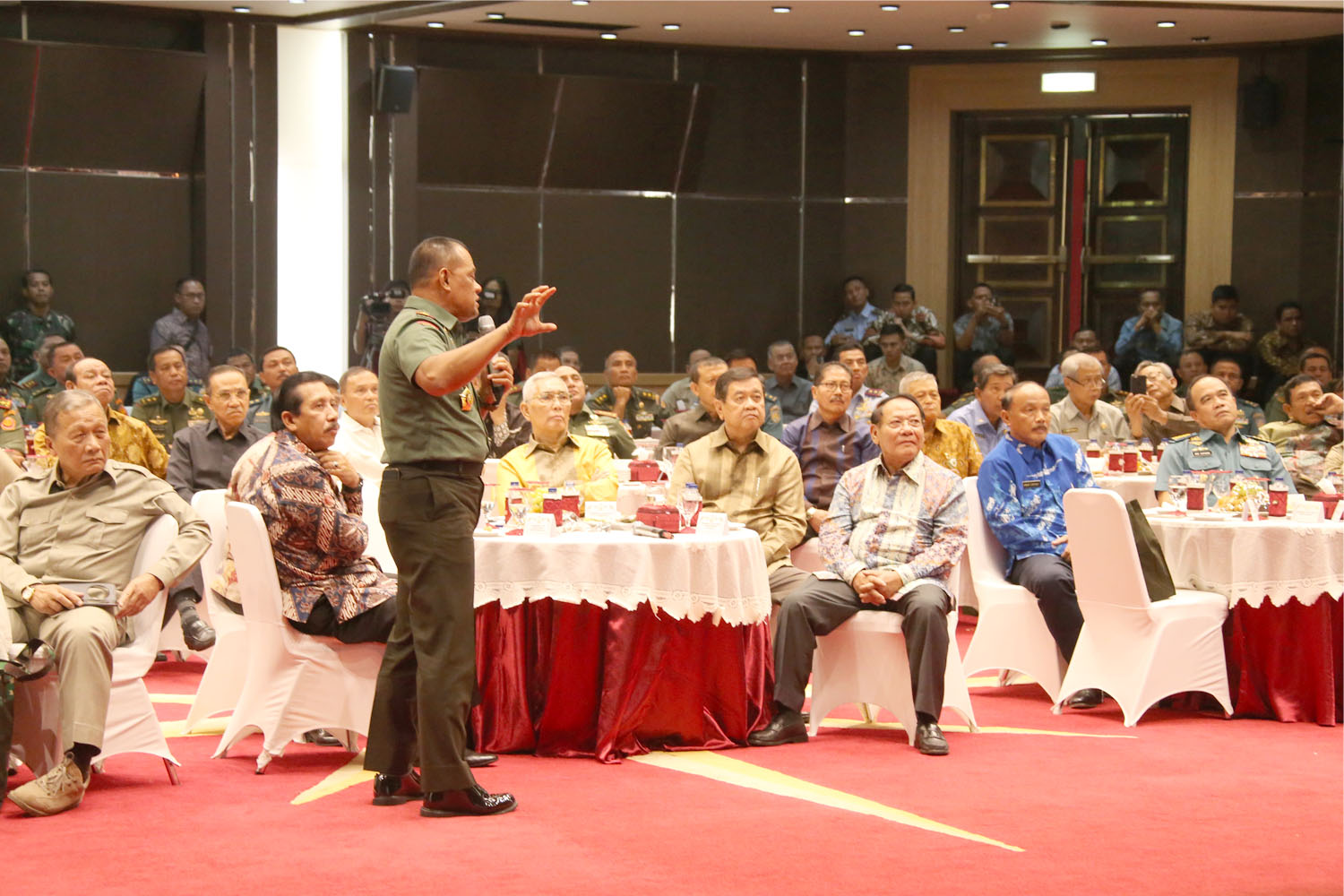 panglima-tni-hadiri-silaturahmi-purnawirawan-pati-tni_20170925_124202.jpg