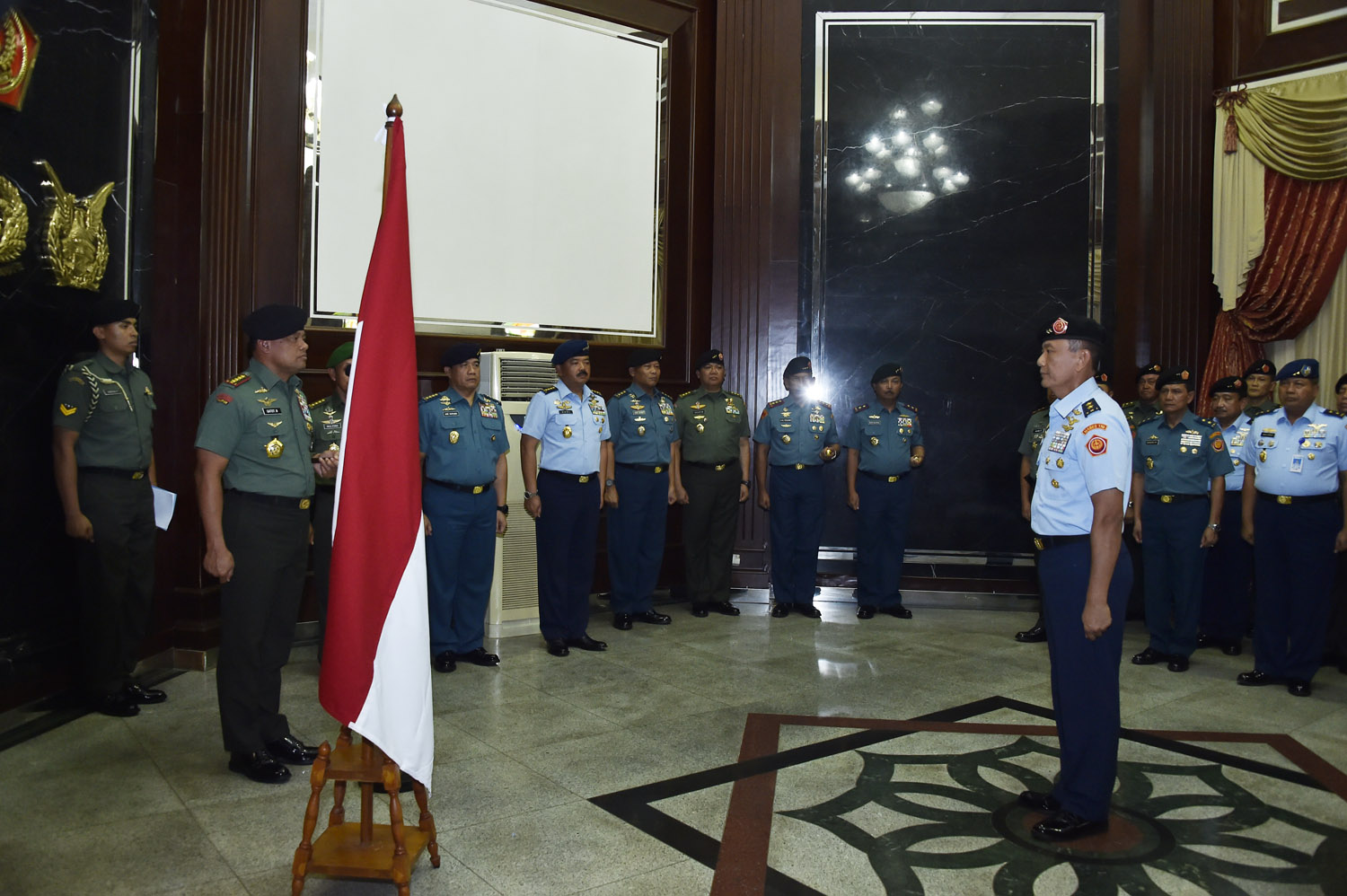 panglima-tni-melantik-kenaikan-pangkat-8-pati-tni_20171006_231454.jpg