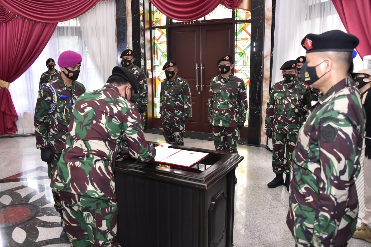 panglima-tni-pimpin-sertijab-kasum-kabais-dan-dandenma_20201027_153757.jpg