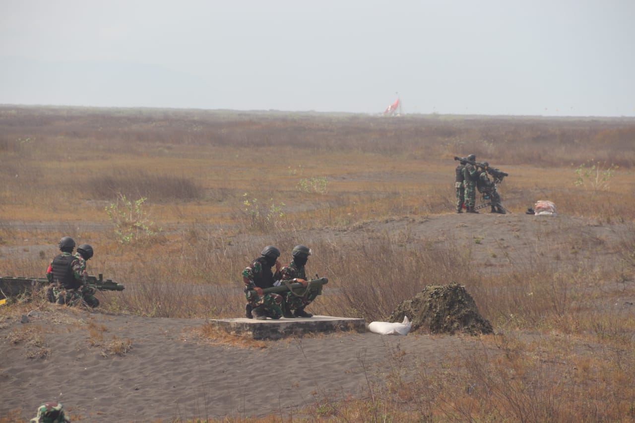 panglima-tni-tinjau-latihan-angkasa-yudha-di-lumajang_20190724_195413.jpg