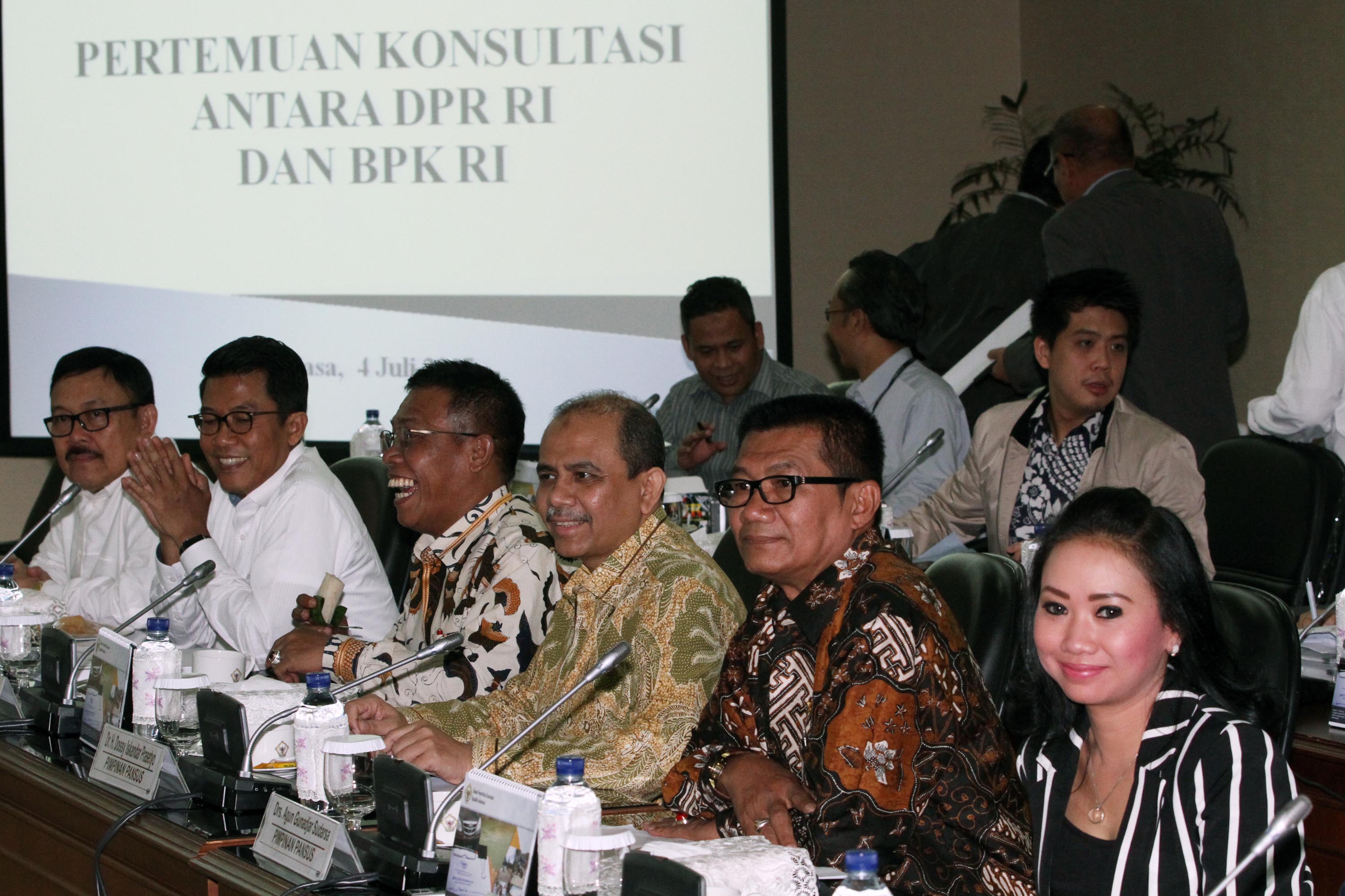 pansus-angket-kpk-datangi-bpk_20170704_172344.jpg