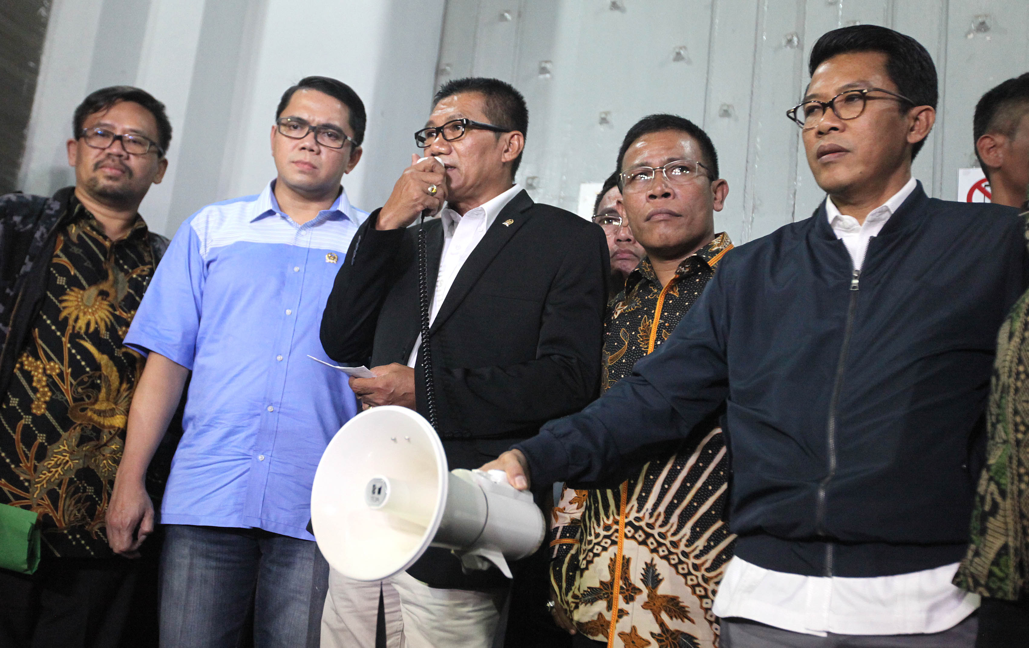 pansus-hak-angket-temui-koruptor-di-sukamiskin-bandung_20170706_230106.jpg