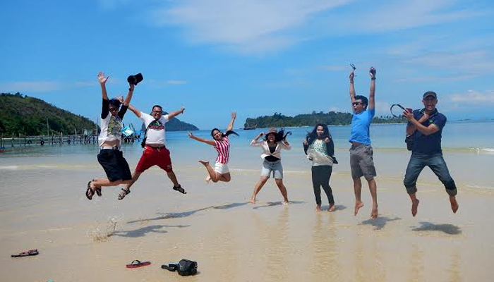 pantai-botot-tapanuli-tengah_20160104_185403.jpg
