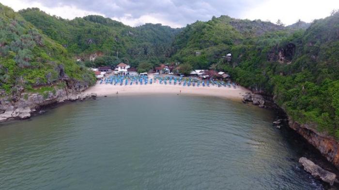 pantai-ngrenehan_20170224_194415.jpg