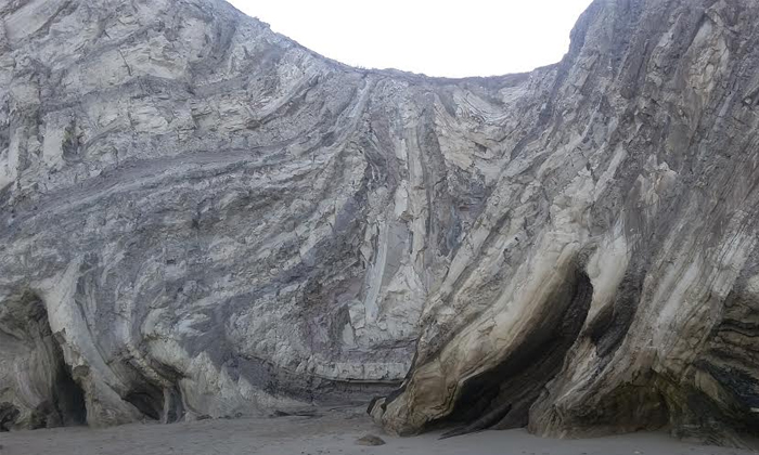 pantai-watu-parunu_20151116_102737.jpg