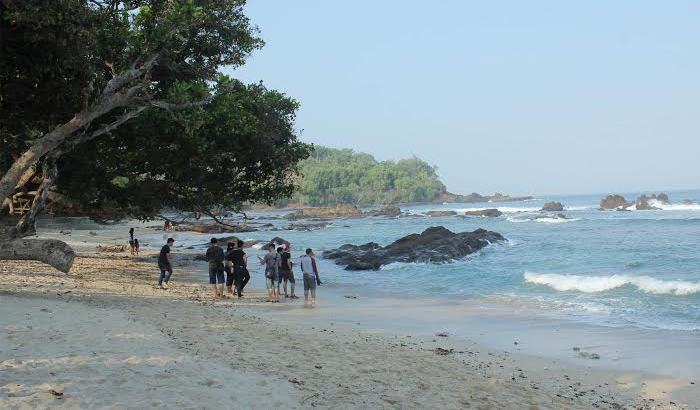pantai-wediombo-gunungkidul_20150817_174041.jpg